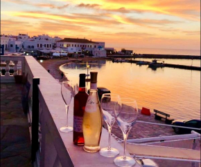 Mykonos Old Harbor Front Suite with Balcony, Mýkonos City